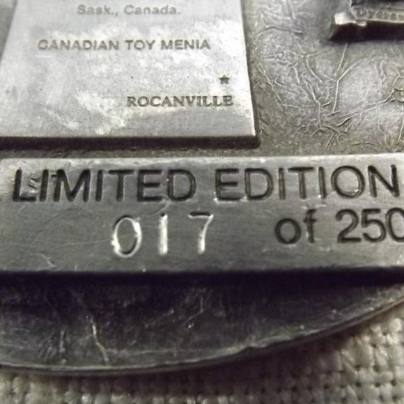 Canadian Toy Magazine 5th Anniversary Belt Buckle - Picture 4 of 7